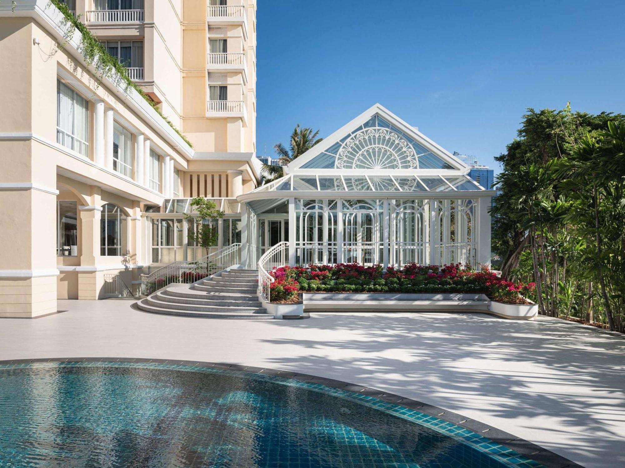 Sofitel Phnom Penh Phokeethra Hotel Exterior photo