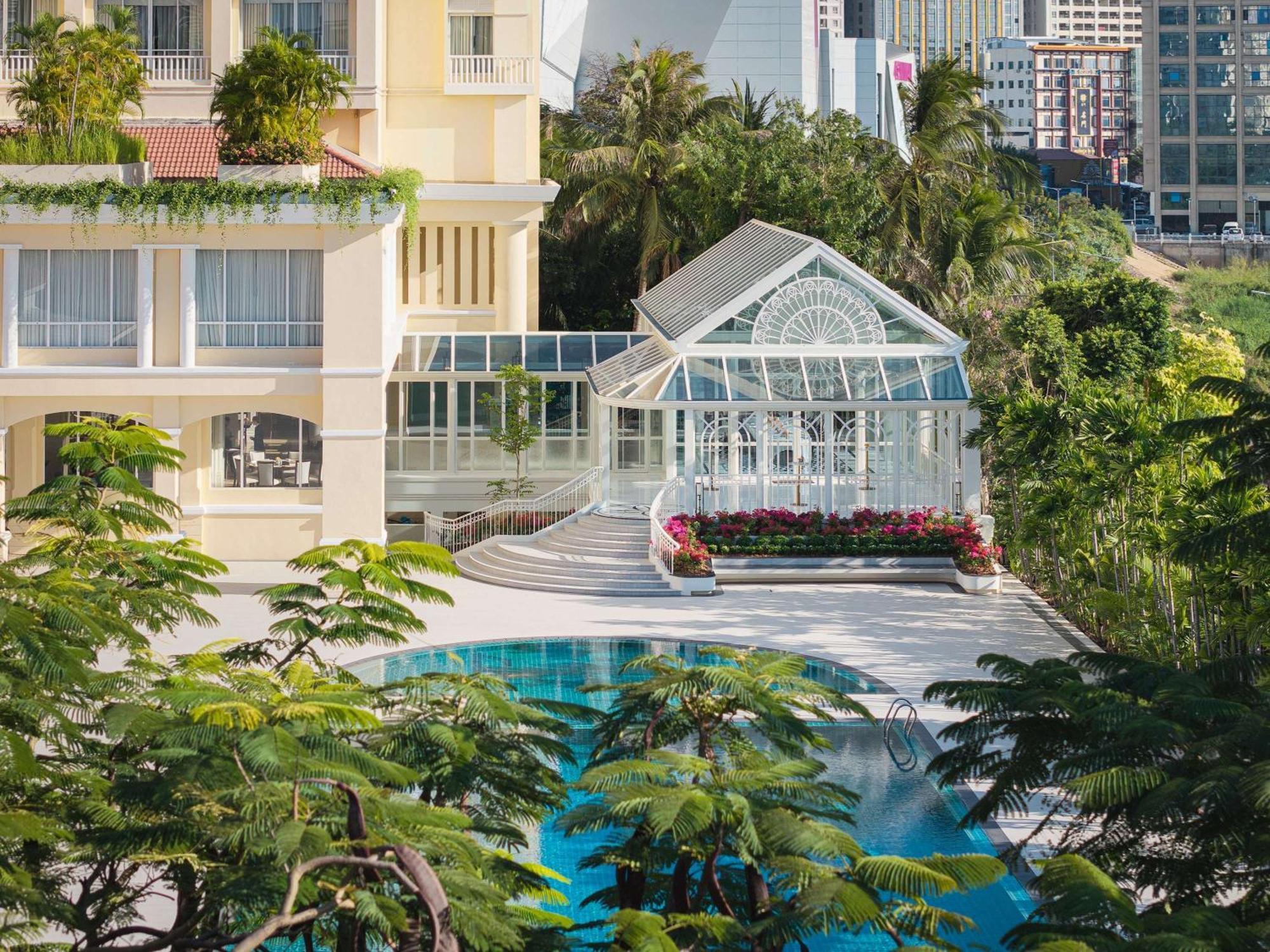 Sofitel Phnom Penh Phokeethra Hotel Exterior photo